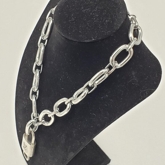 Authentic Louis Vuitton Lock & Key with Unbranded Silver Plated Chain Necklace - Picture 6 of 6